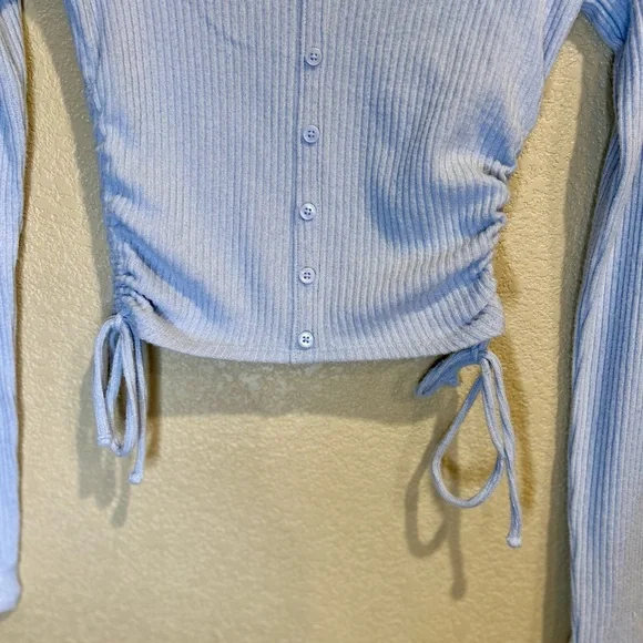 Hollister Must Have Collection Baby Tee Long Sleeve Tie Sides Size XS Periwinkle - Picture 5 of 6